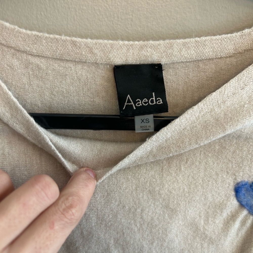 Aaeda light beige felted tulip embroidered batwing sweater size XS - Picture 3 of 15